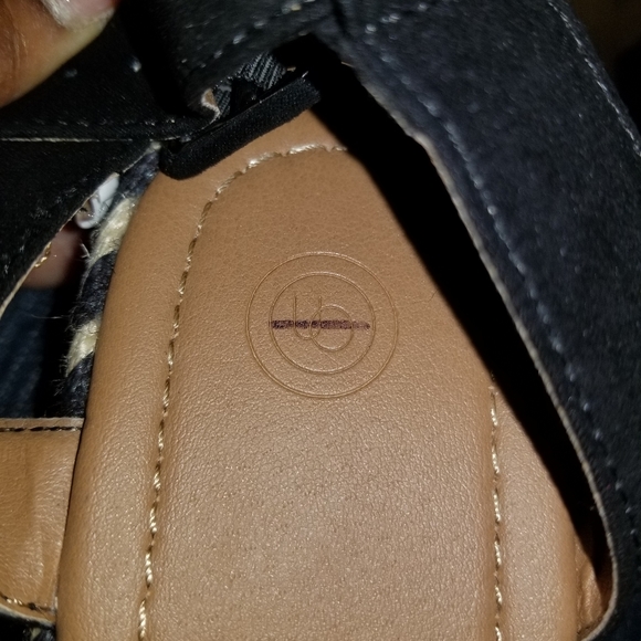 - Flatform Sandals - Picture 4 of 5